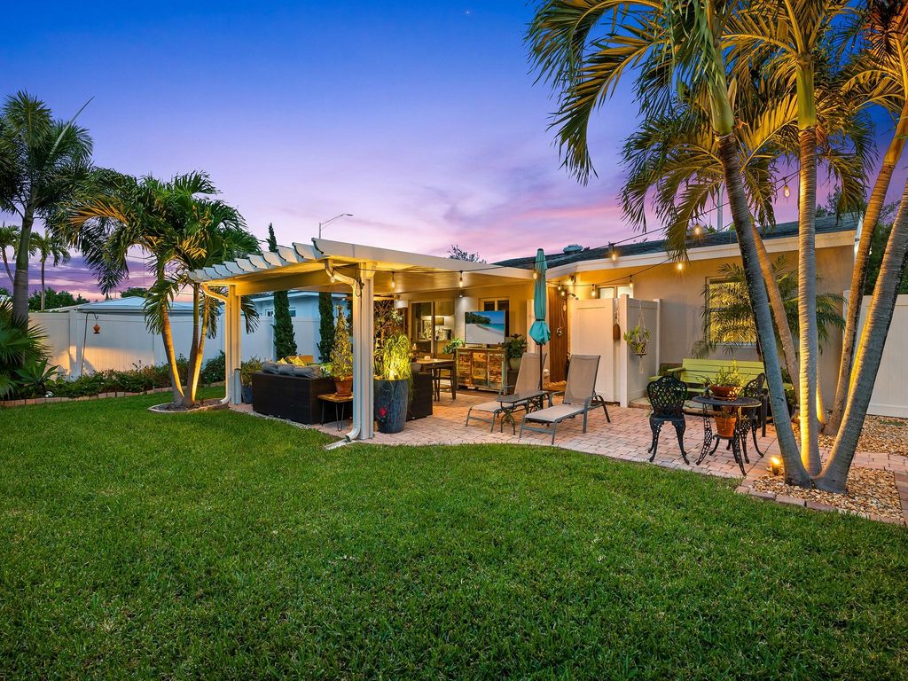 Photo of 1525 NE 15th Avenue, Fort Lauderdale, FL 33304 (MLS # F10415963)