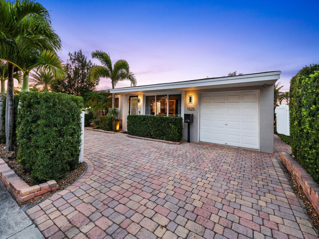 Photo of 1525 NE 15th Avenue, Fort Lauderdale, FL 33304 (MLS # F10415963)