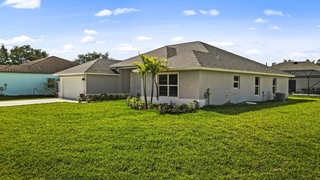 Photo of 5826 NW Dooley Circle, Port Saint Lucie, FL 34986 (MLS # R10947154)
