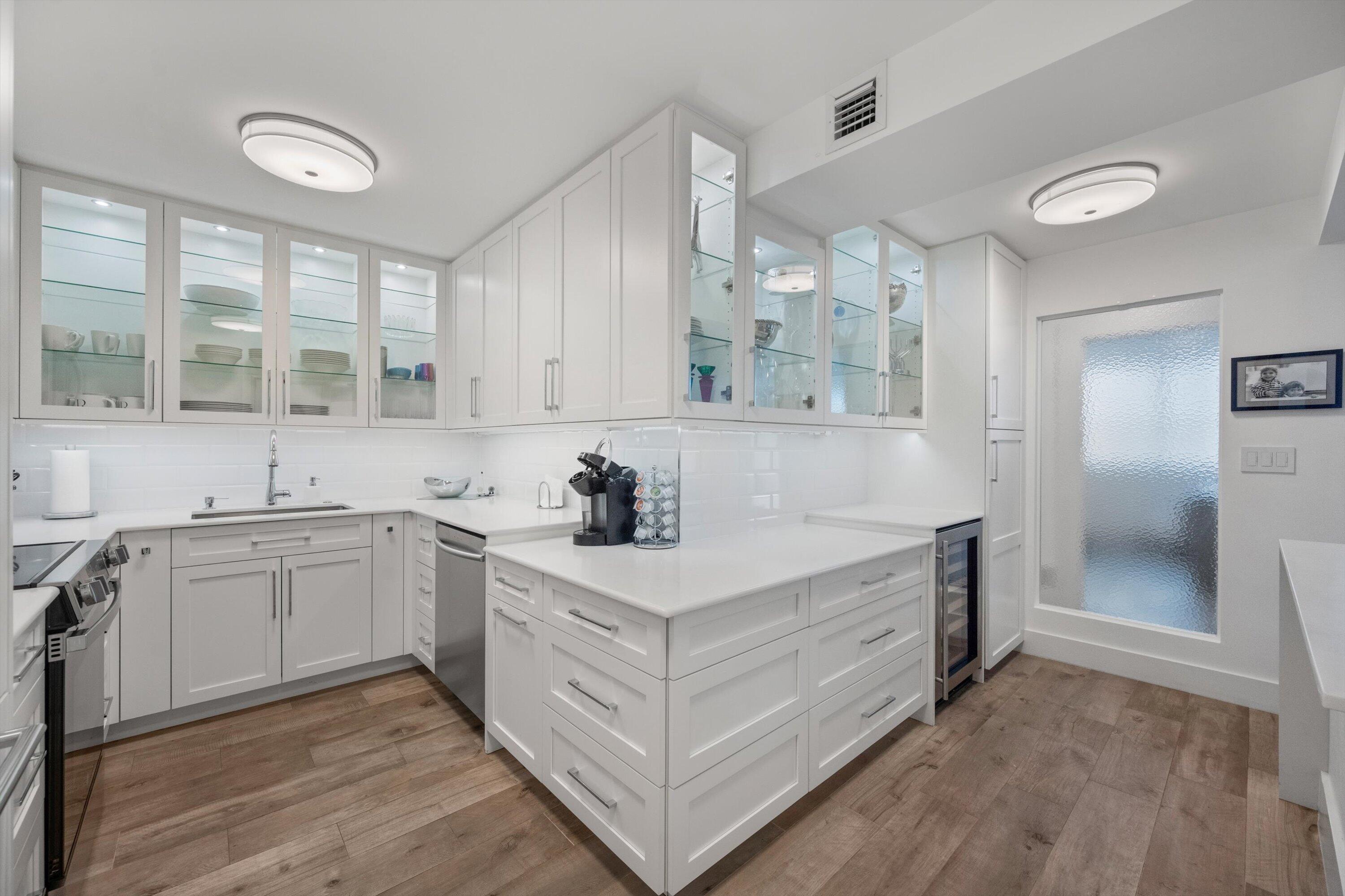 CARLYLE HOUSE CONDO - Residential