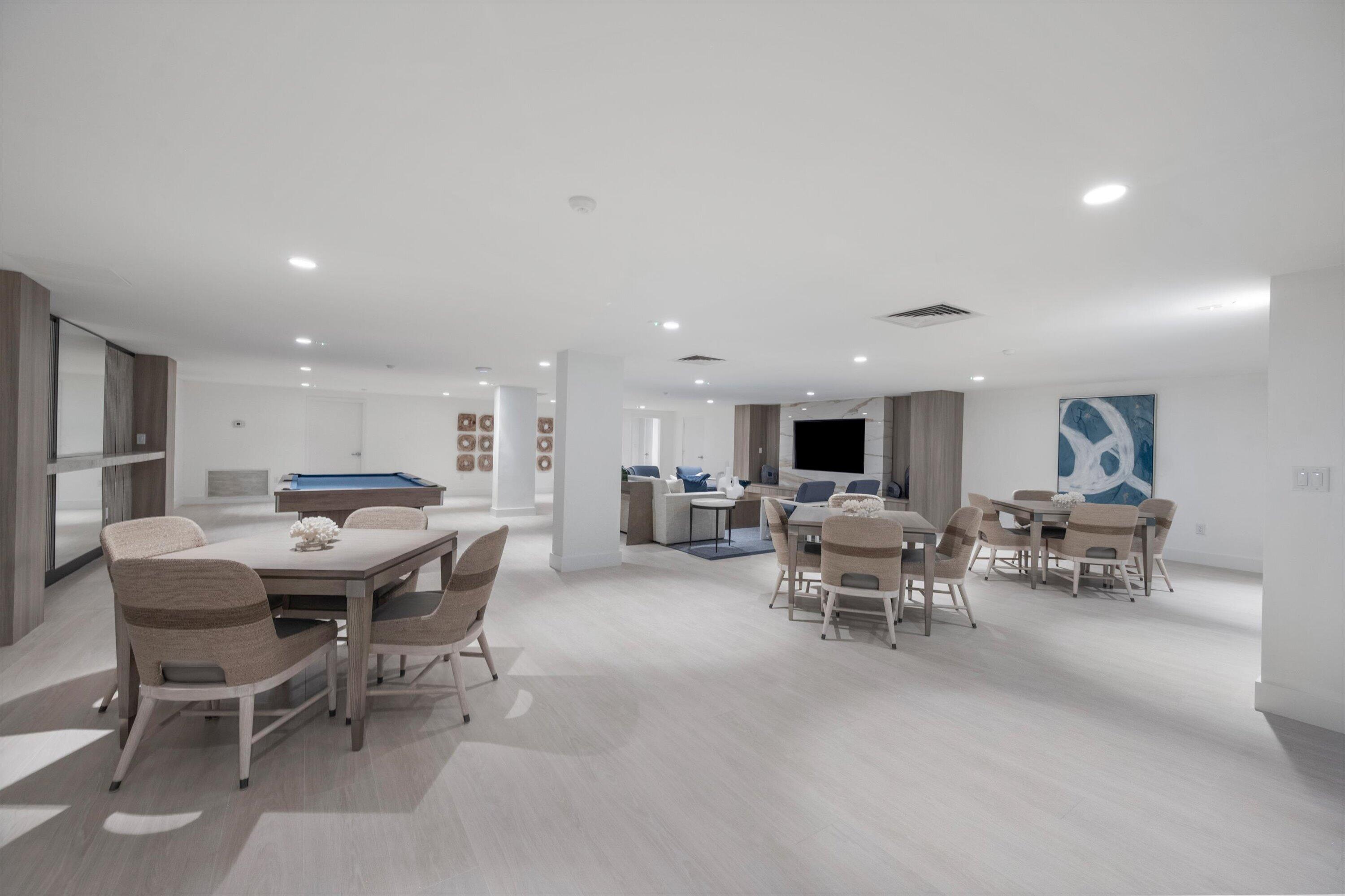 CARLYLE HOUSE CONDO - Residential