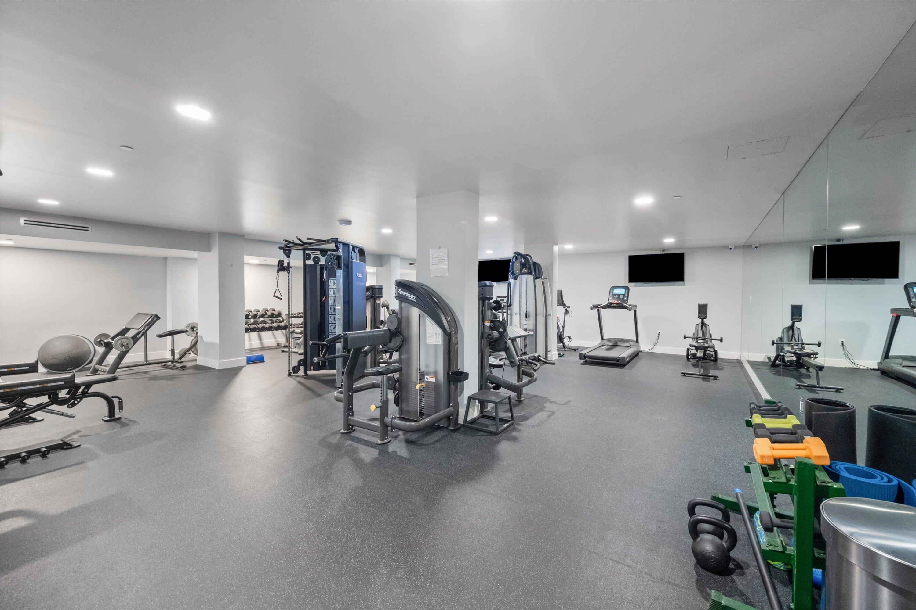 CARLYLE HOUSE CONDO - Residential
