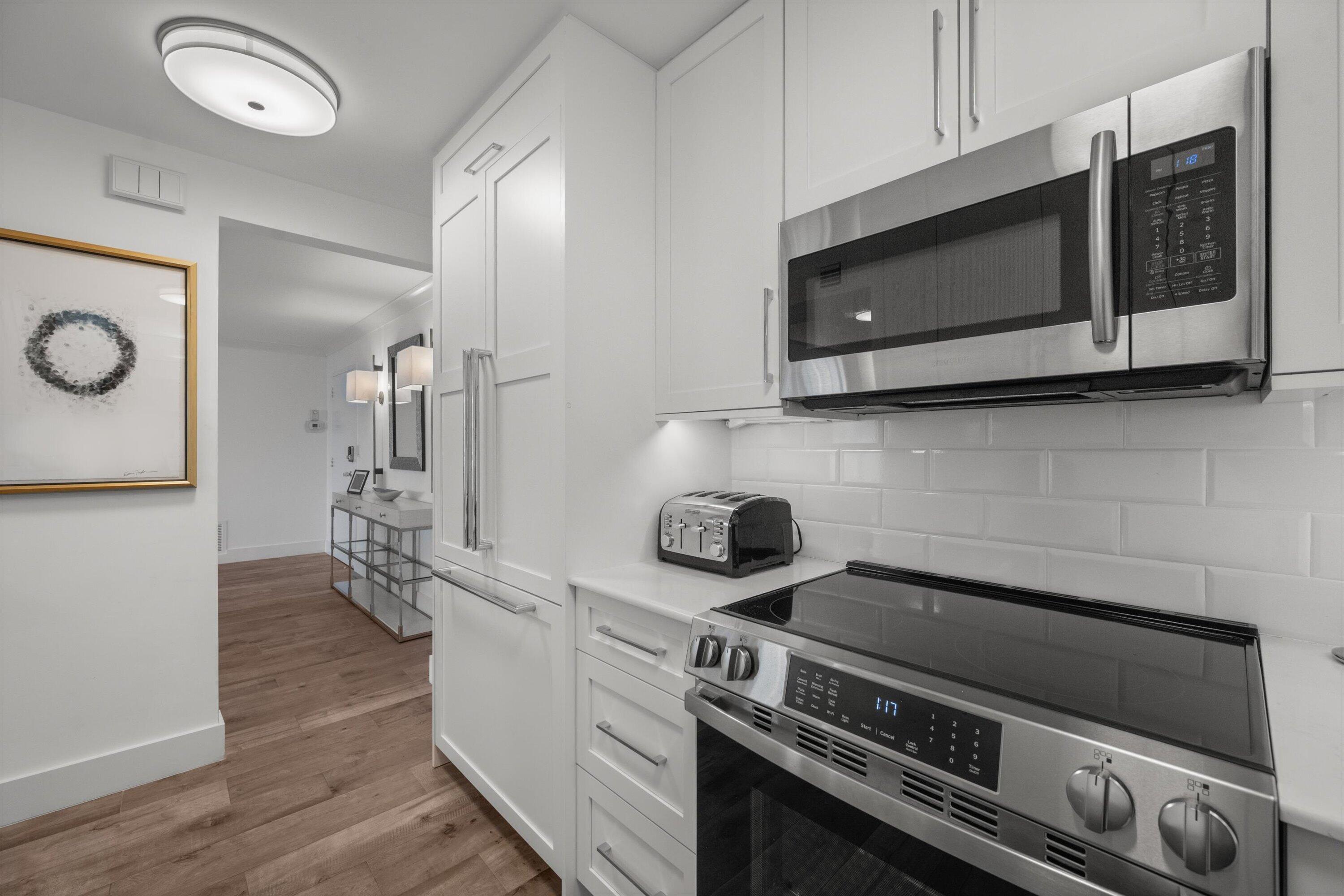 CARLYLE HOUSE CONDO - Residential