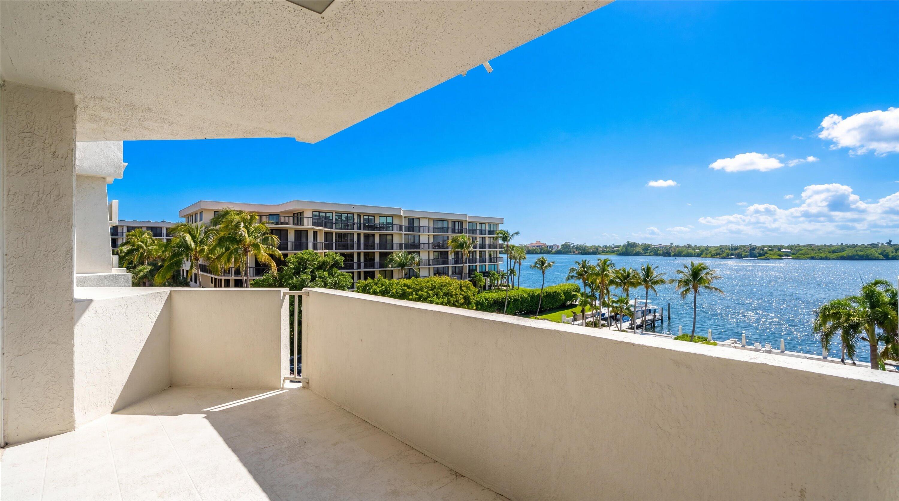 CARLYLE HOUSE CONDO - Residential