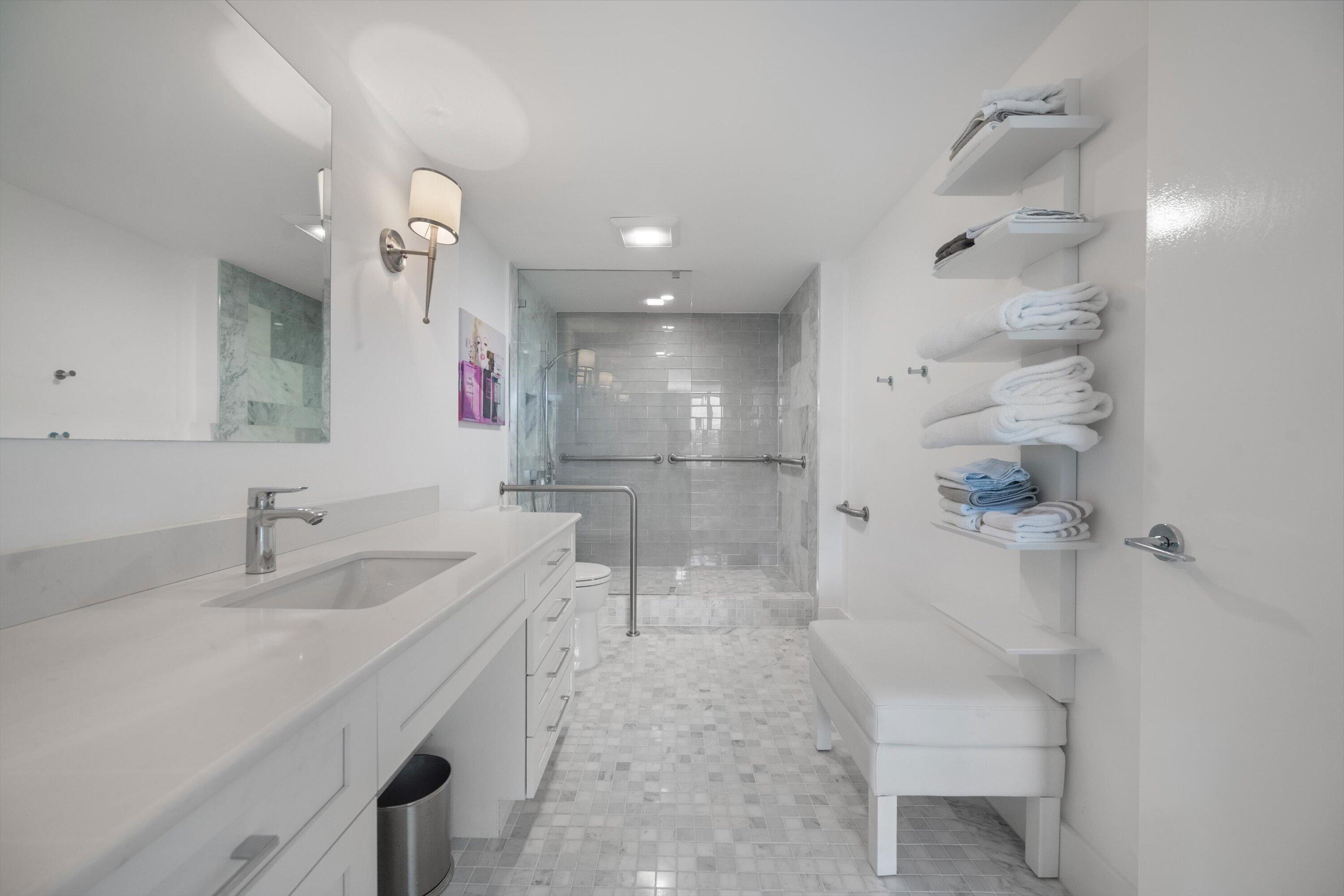CARLYLE HOUSE CONDO - Residential