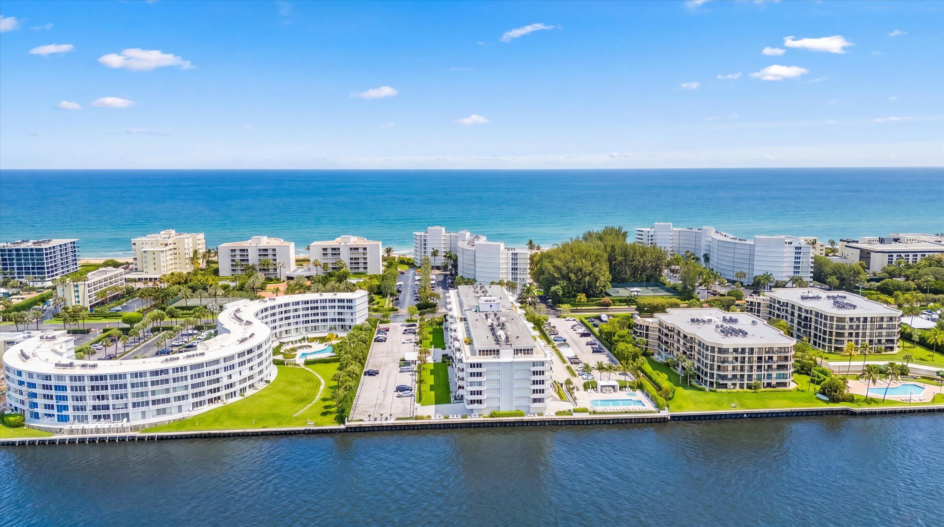 CARLYLE HOUSE CONDO - Residential
