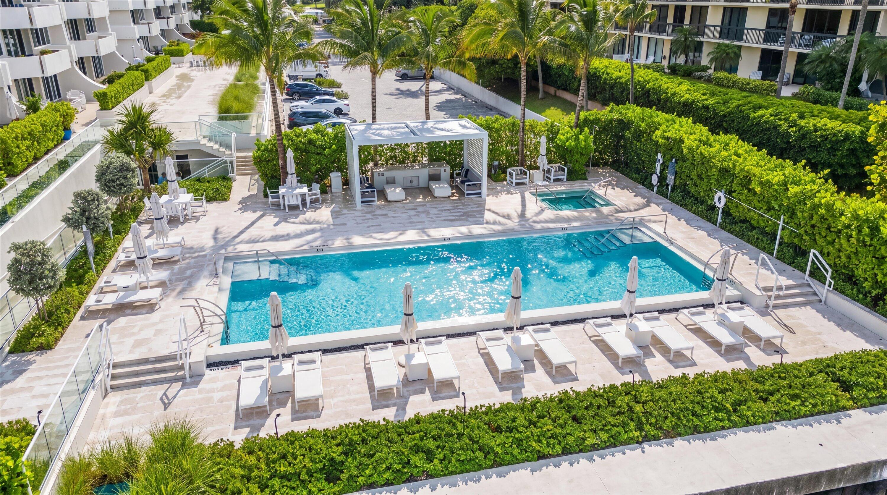 CARLYLE HOUSE CONDO - Residential