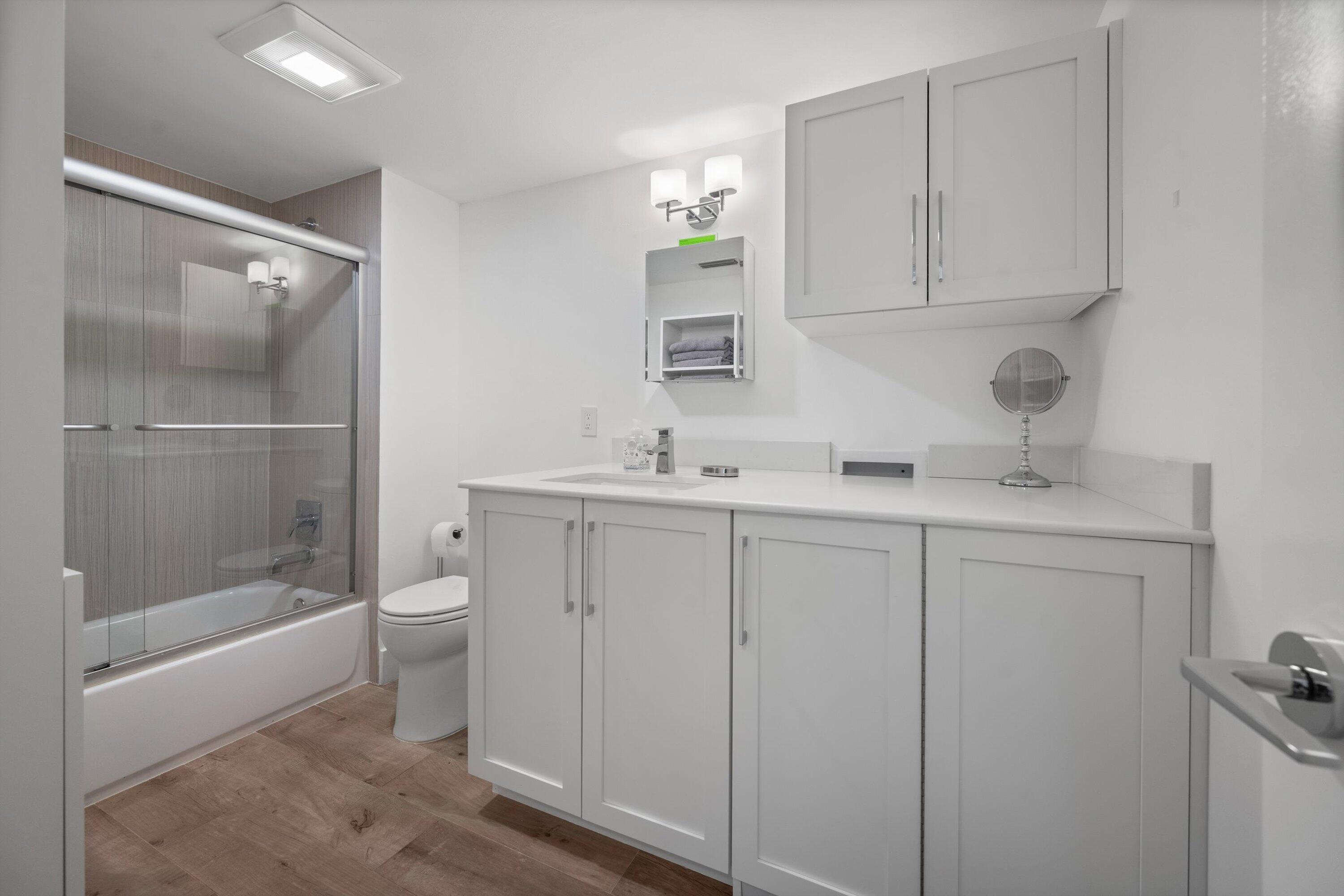 CARLYLE HOUSE CONDO - Residential