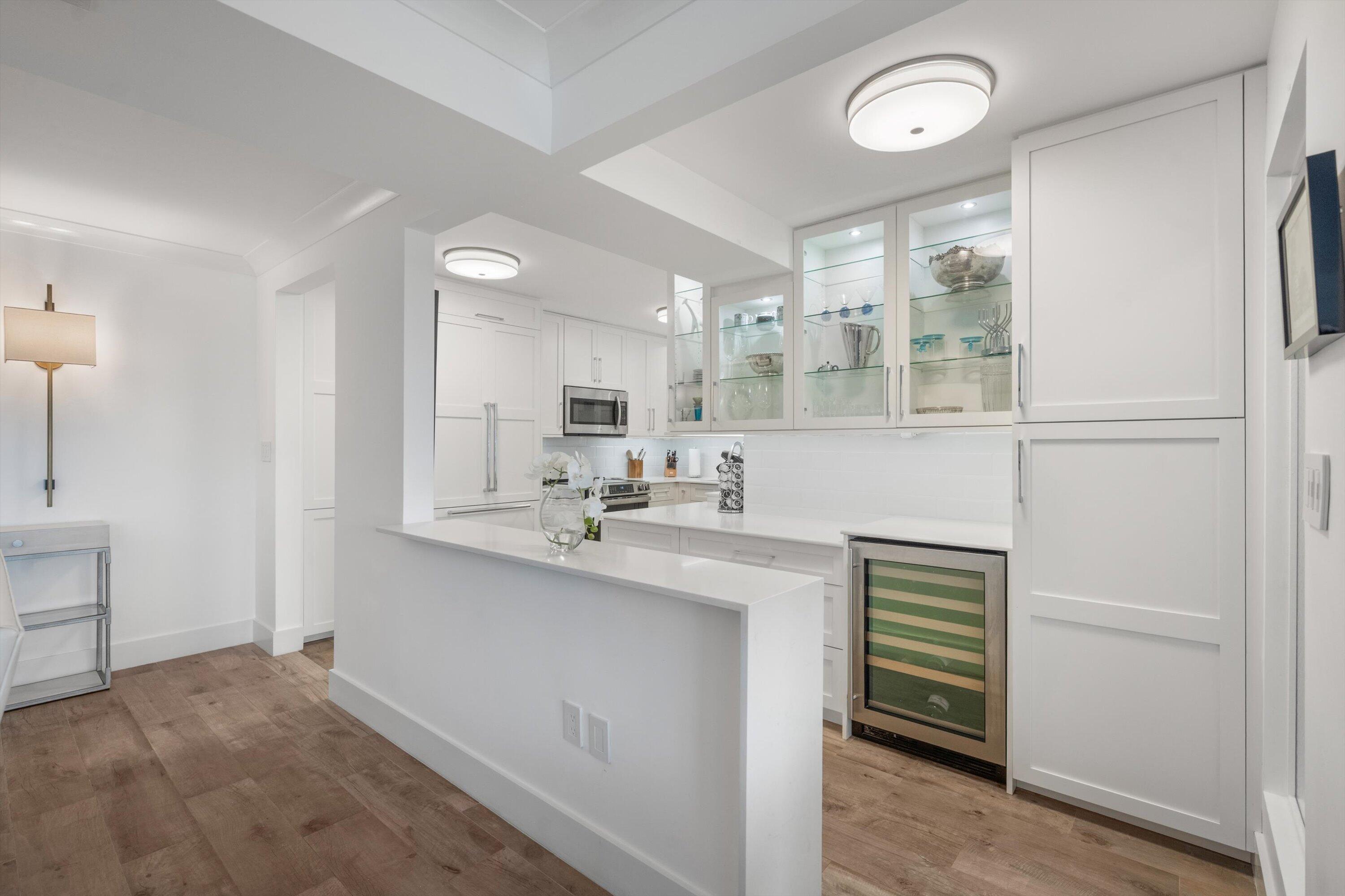 CARLYLE HOUSE CONDO - Residential