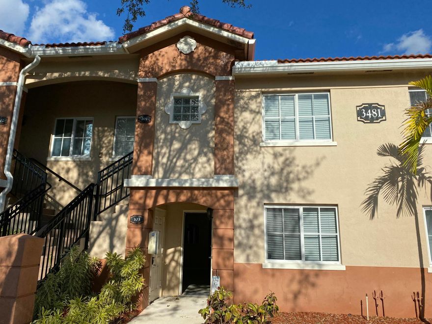 ome and see this beautiful updated 1st floor unit. Tile floors throughout and open kitchen living room. 2 Bedrooms and 2 Bathrooms, close to Freeway. Lovely swimming pool and water is included in rent! Come and see this unit as it will go fast.