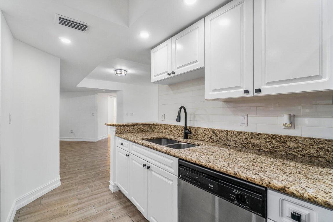 GRAND VIEW AT CRESTWOOD CONDO - Residential Lease