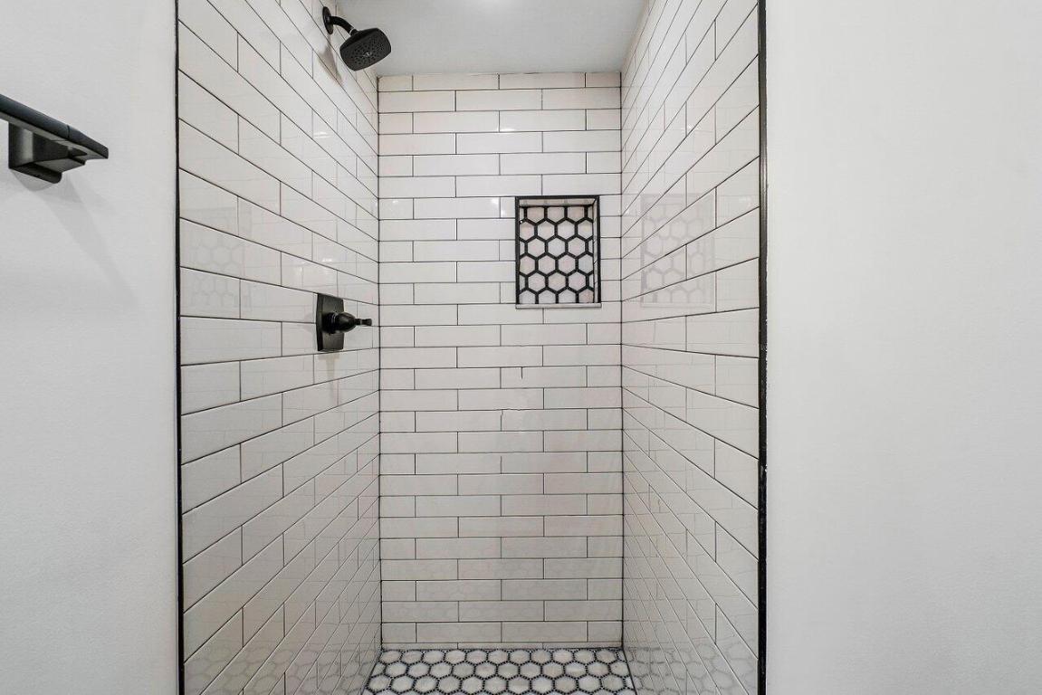 GRAND VIEW AT CRESTWOOD CONDO - Residential Lease