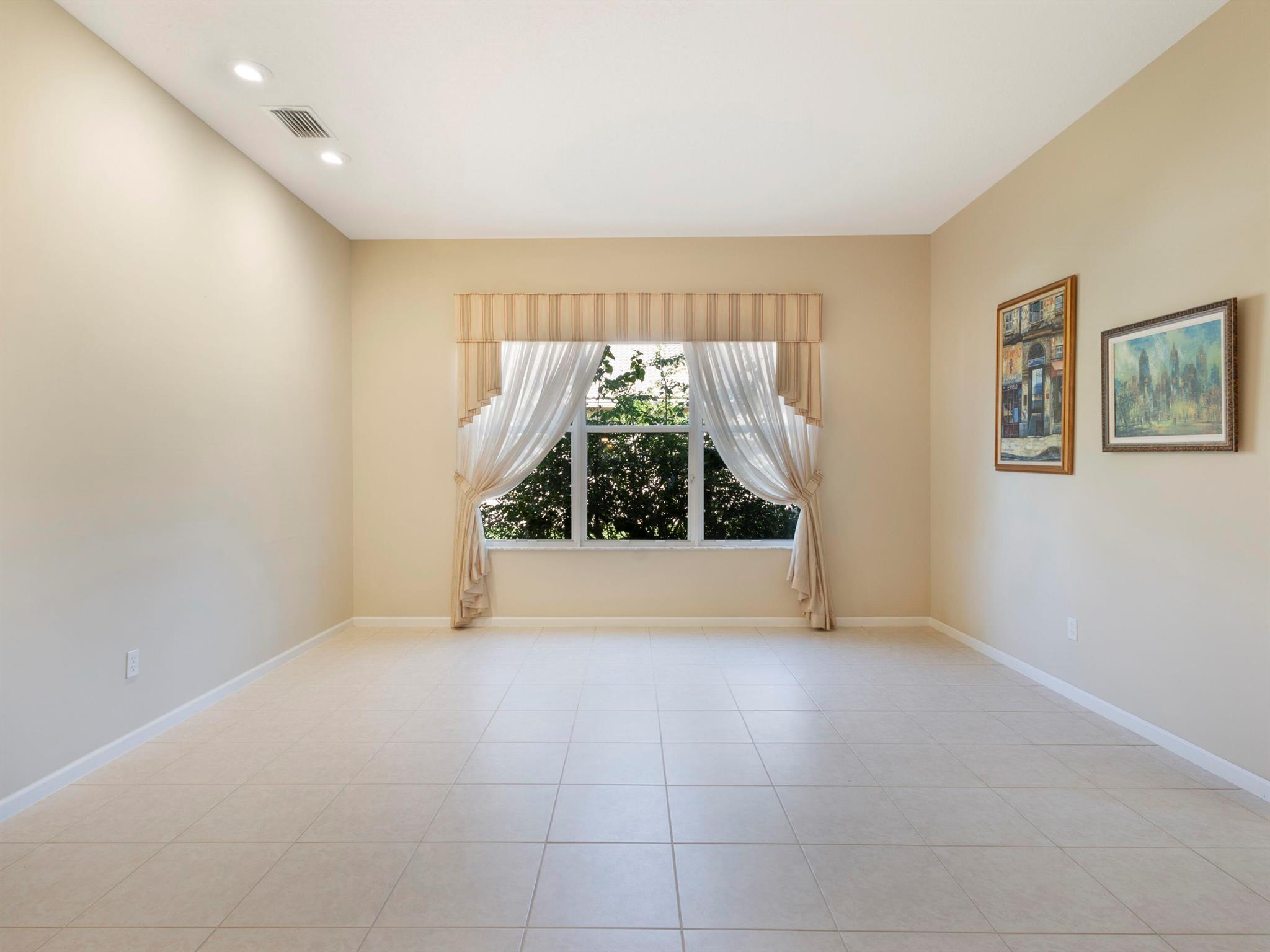 VALENCIA SHORES 3 - Residential