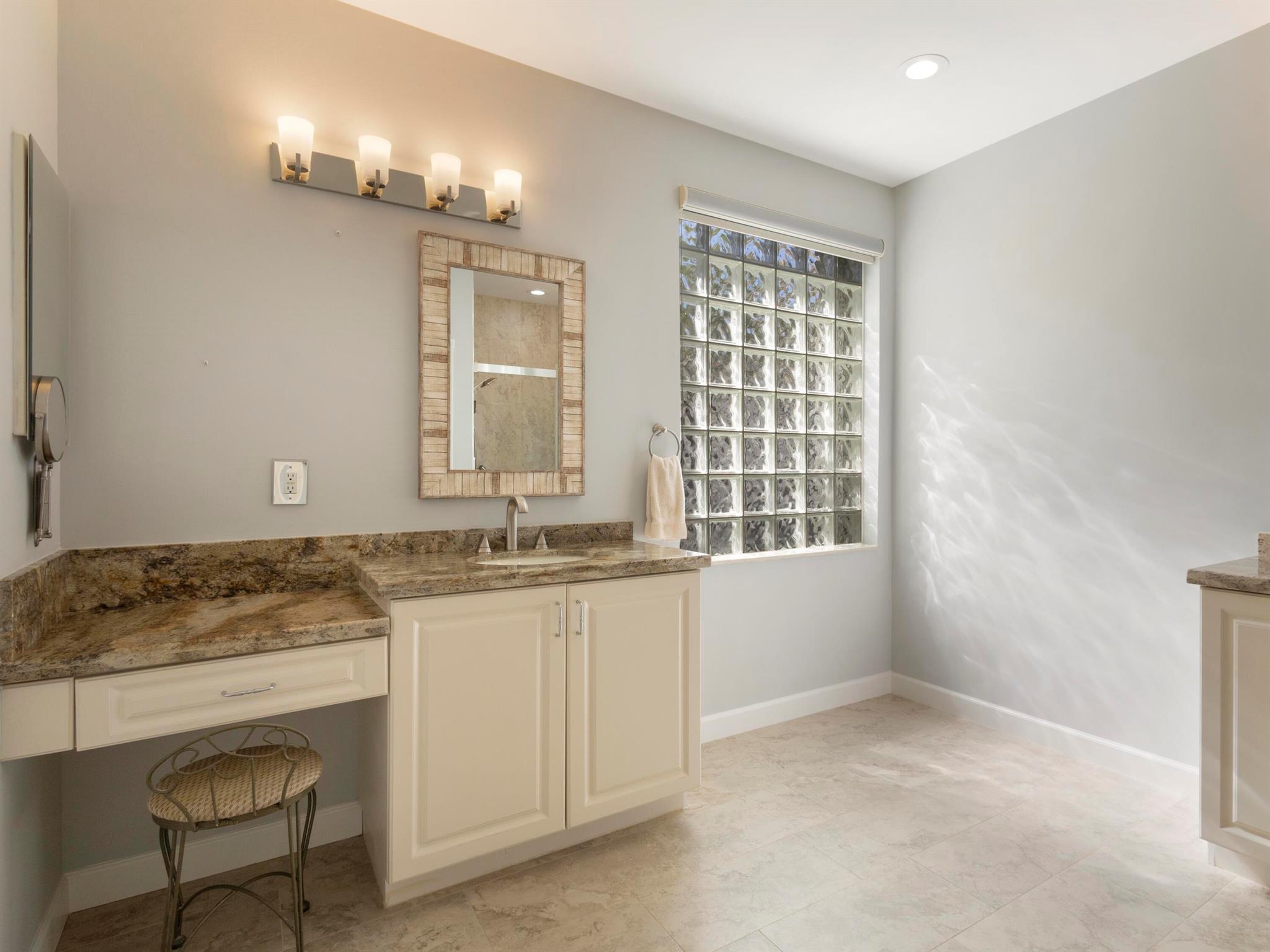 VALENCIA SHORES 3 - Residential