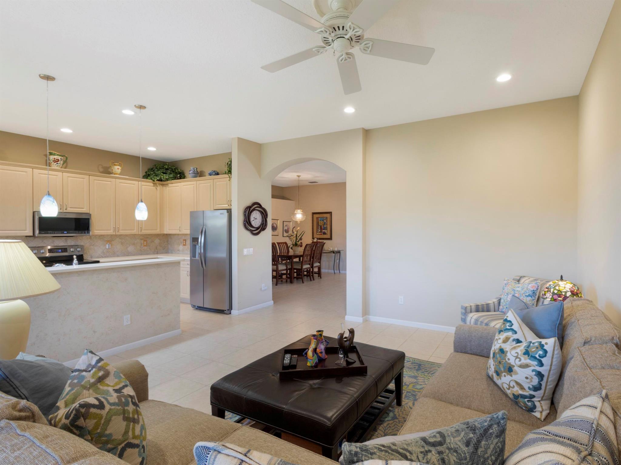 VALENCIA SHORES 3 - Residential