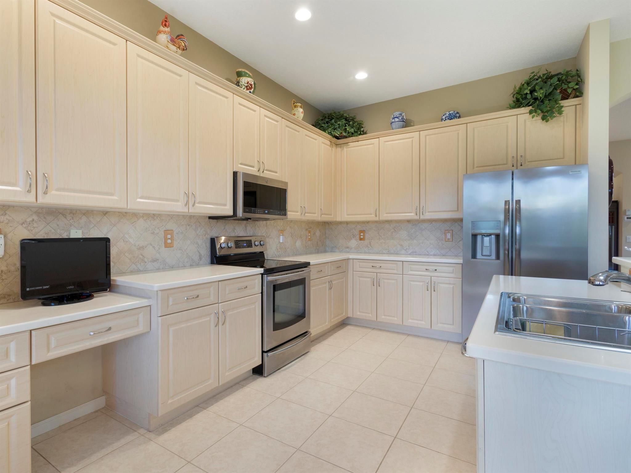 VALENCIA SHORES 3 - Residential