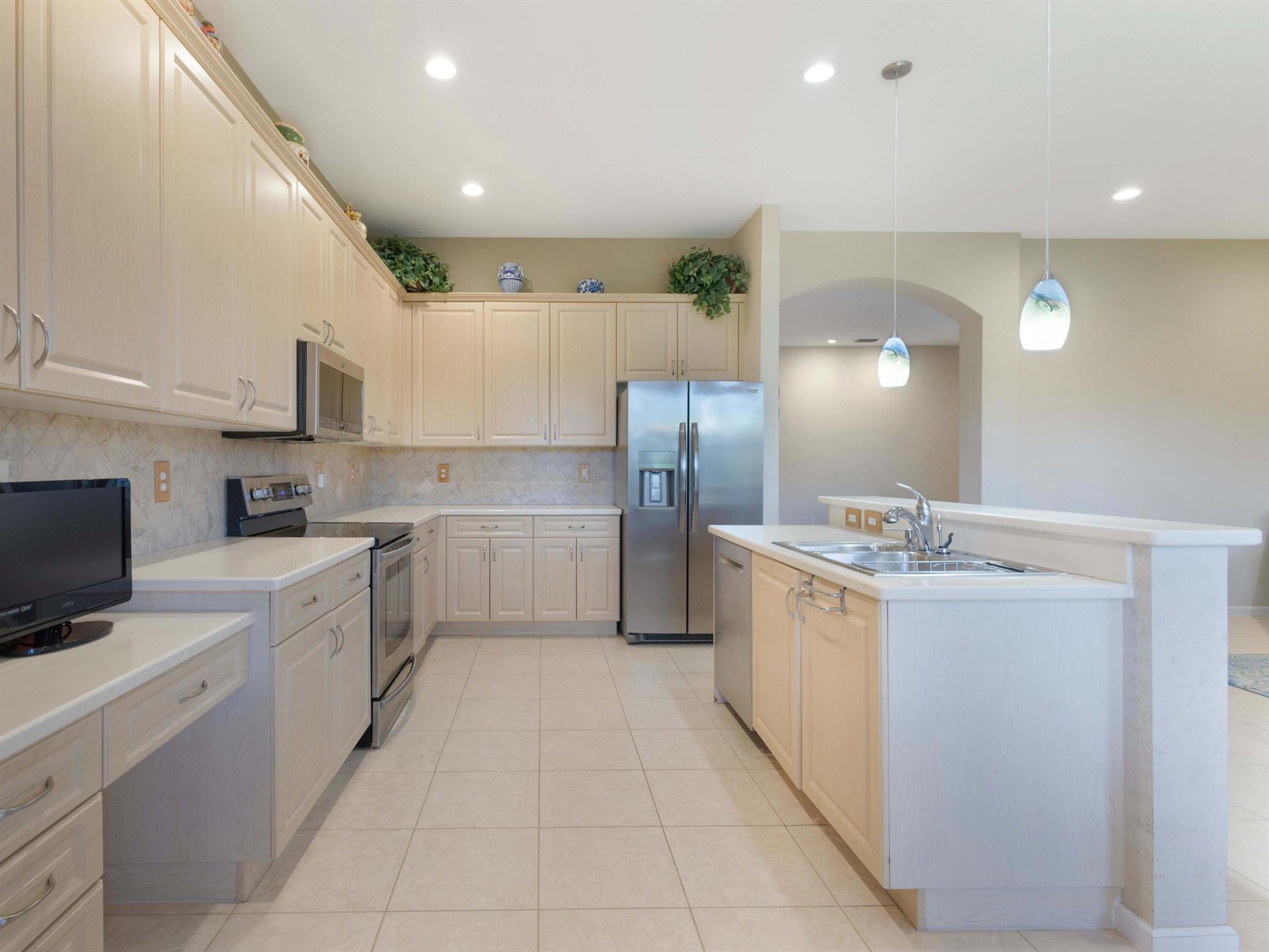 VALENCIA SHORES 3 - Residential