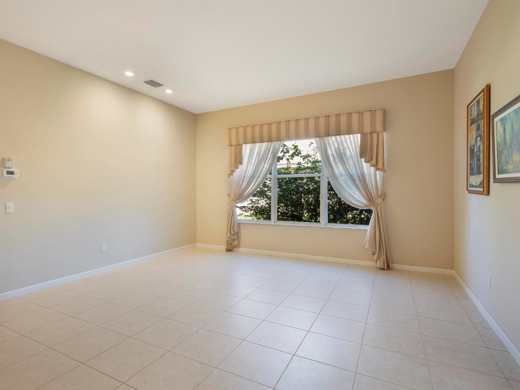 VALENCIA SHORES 3 - Residential