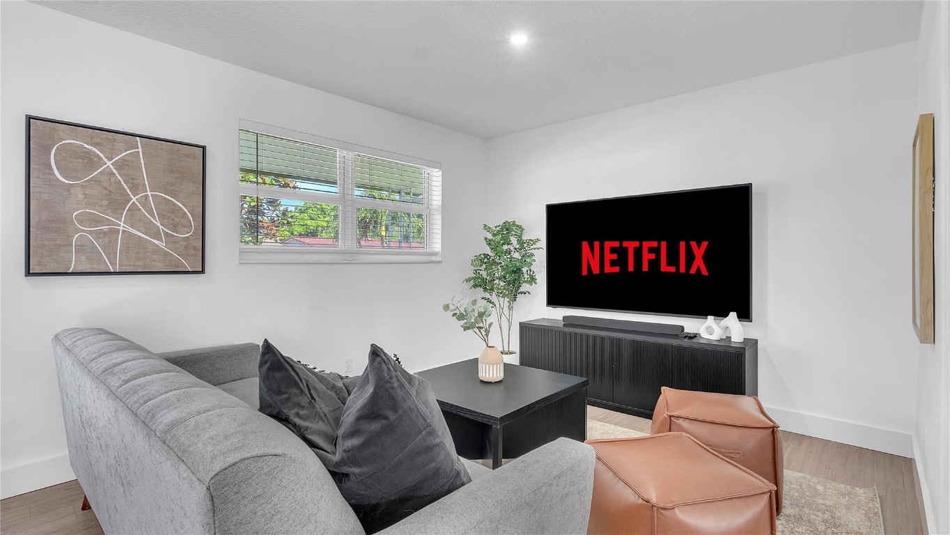 HOLLYWOOD HILLS AMEN PLAT - Residential Lease