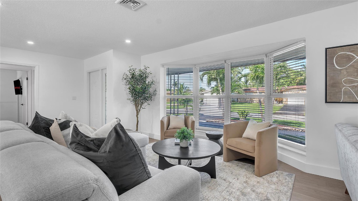 HOLLYWOOD HILLS AMEN PLAT - Residential Lease