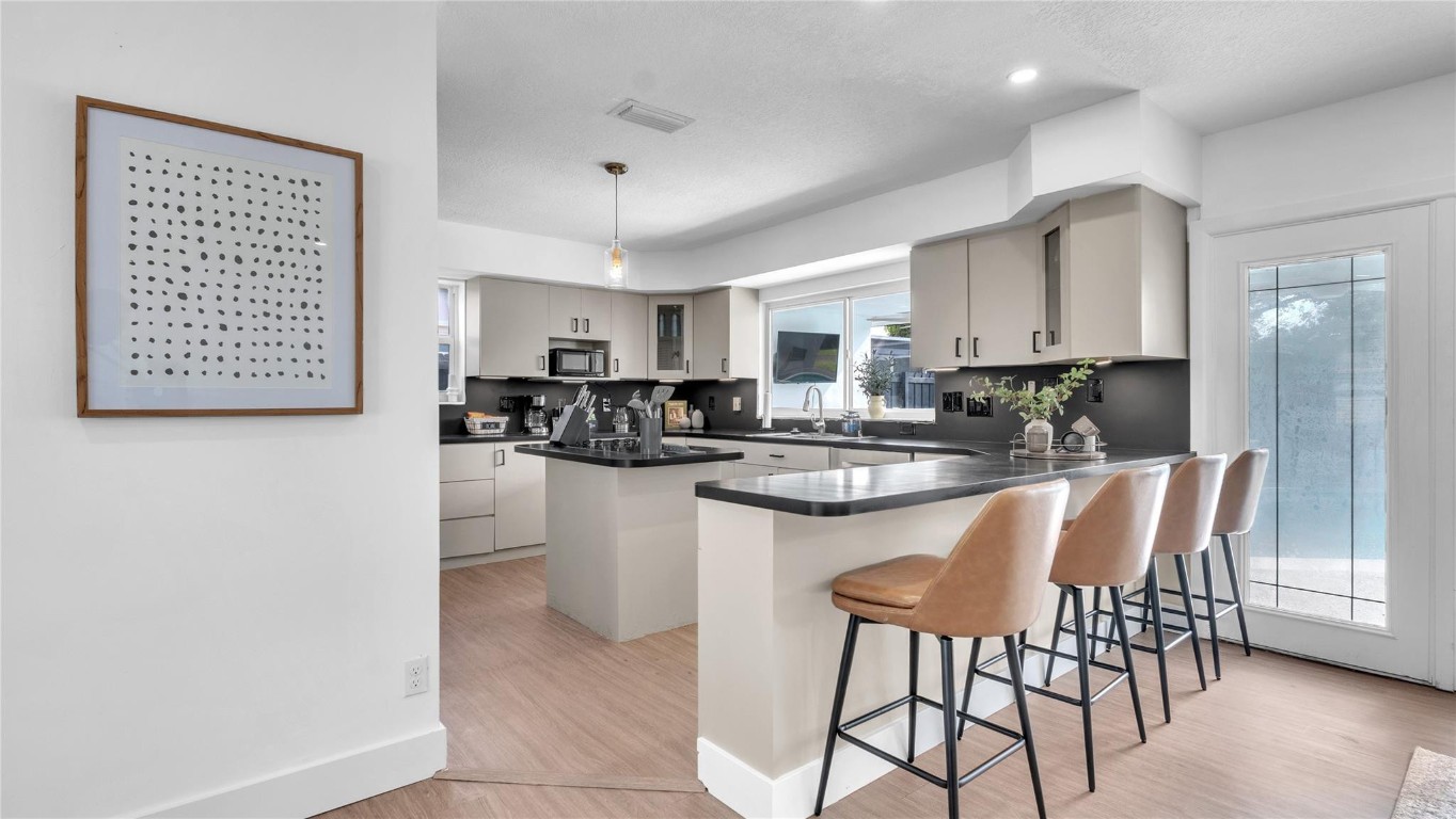 HOLLYWOOD HILLS AMEN PLAT - Residential Lease