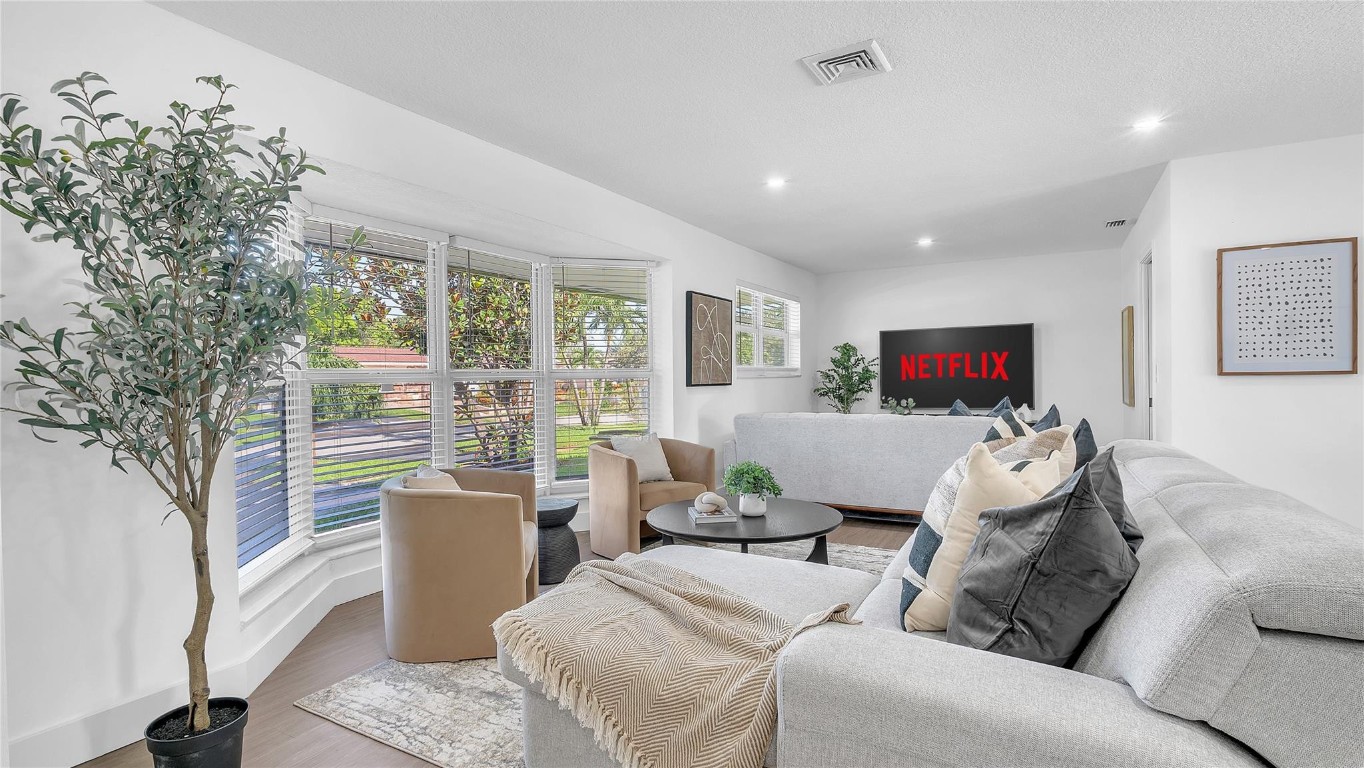 HOLLYWOOD HILLS AMEN PLAT - Residential Lease