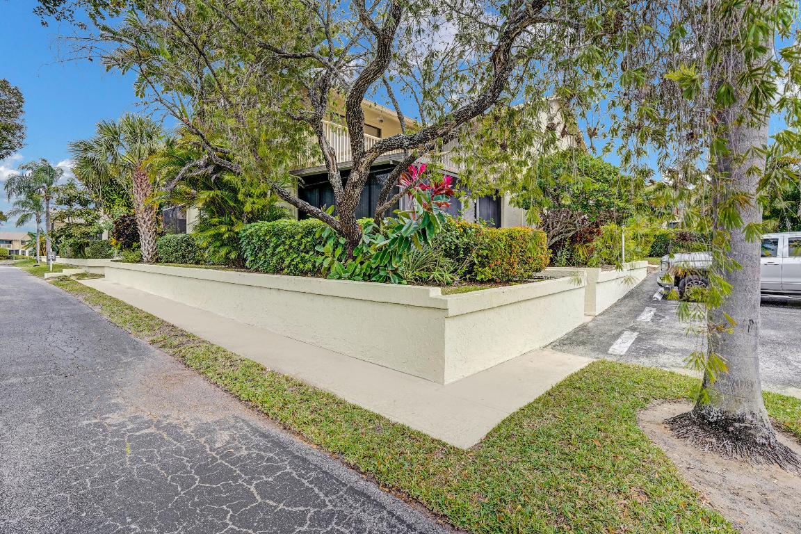 7437 SE Jamestown Terrace 1304