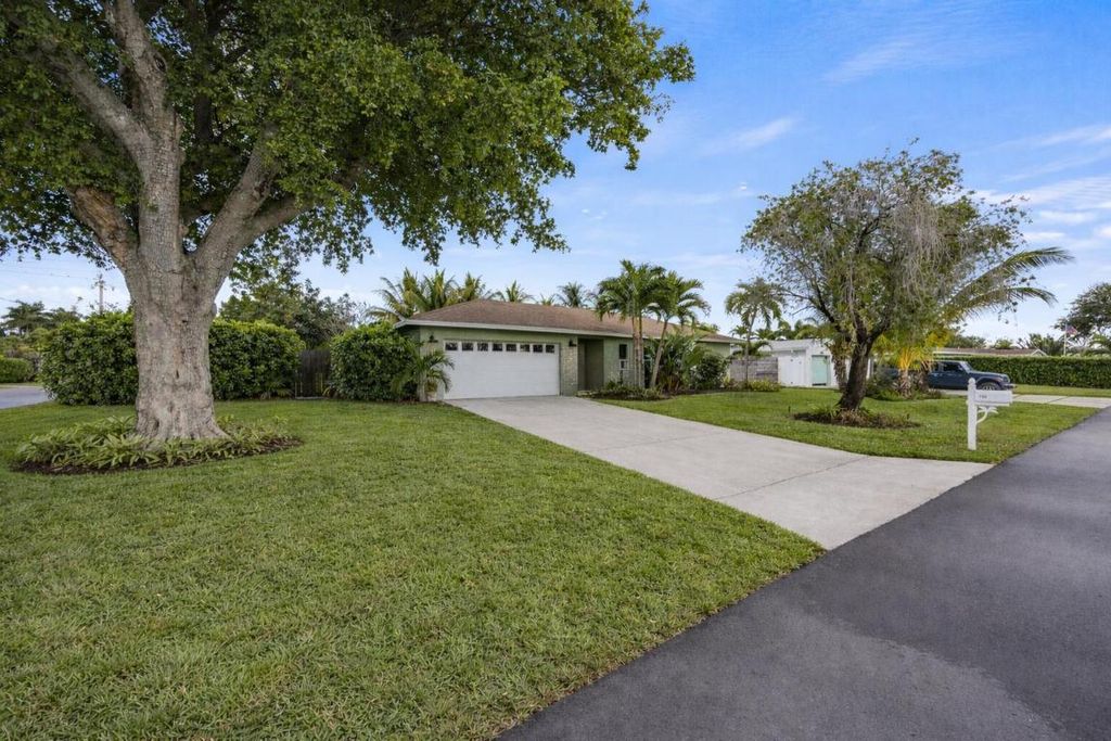 Photo of 2502 SW 11th Court, Boynton Beach, FL 33426 (MLS # R11153552)