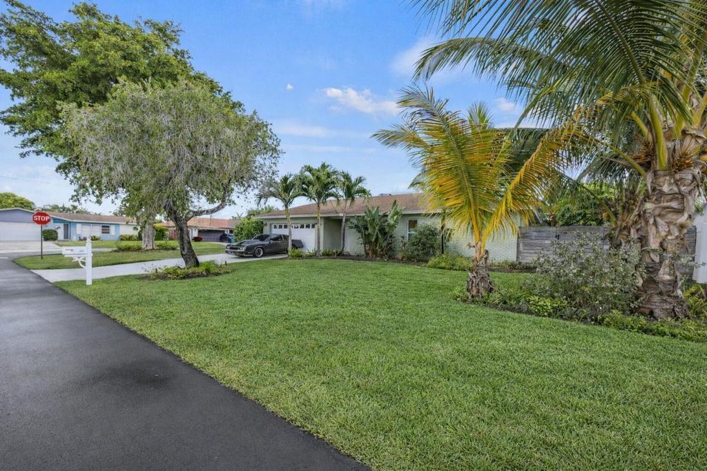 Photo of 2502 SW 11th Court, Boynton Beach, FL 33426 (MLS # R11153552)
