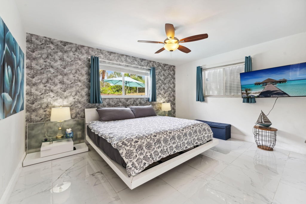 Photo of 1243 GARFIELD Street, Hollywood, FL 33019 (MLS # B26071656)