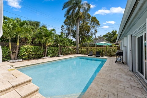 Photo of 1243 GARFIELD Street, Hollywood, FL 33019 (MLS # B26071656)