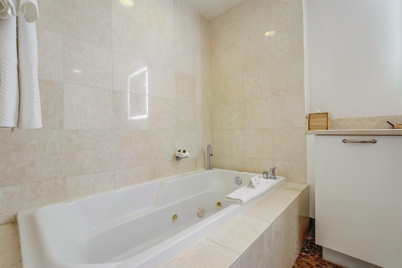 HILTON CLUB Q RESIDENCES - Residential