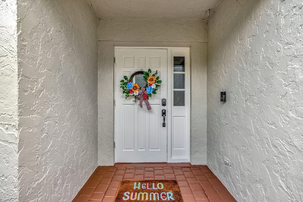 Photo of 61 Balfour Road, Palm Beach Gardens, FL 33418 (MLS # R10995367)