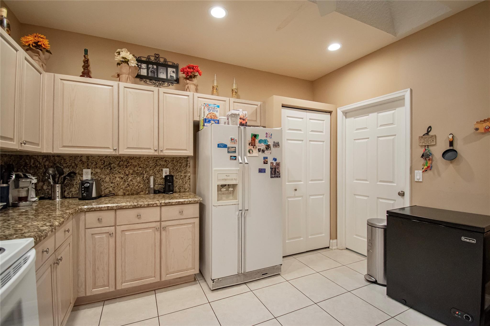 CRYSTAL POINTE/CORAL LAKE - Residential