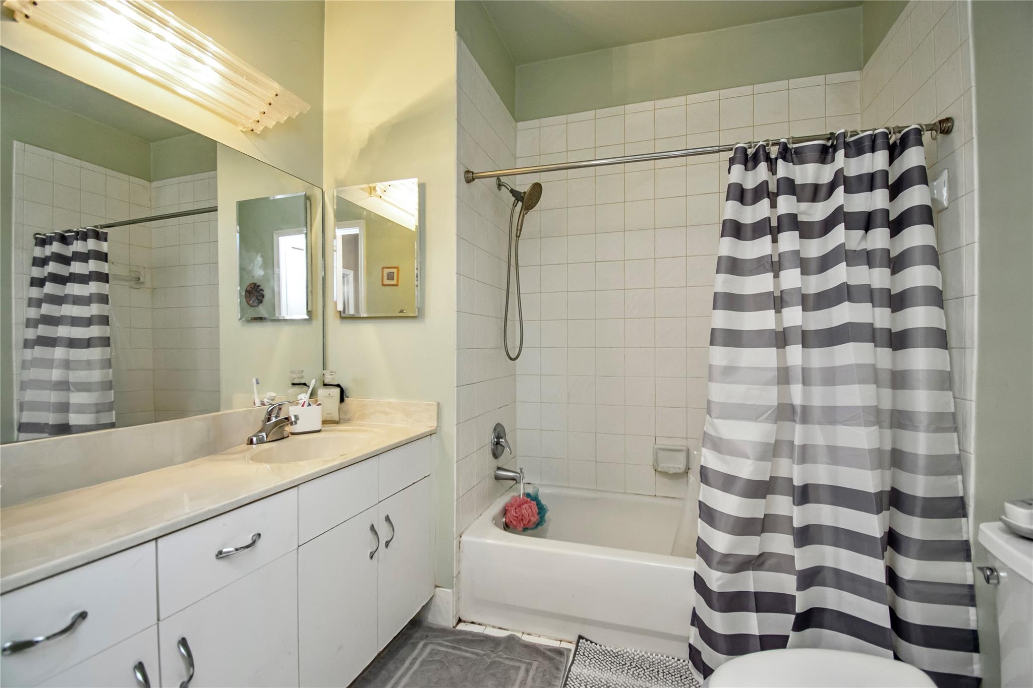 CRYSTAL POINTE/CORAL LAKE - Residential