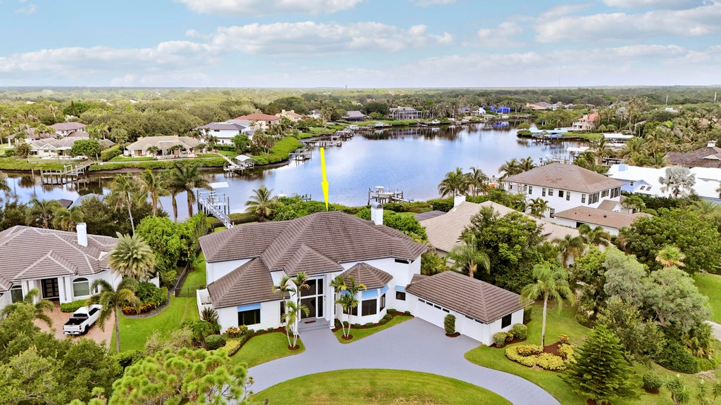 Photo of 18411 SE Lakeside Drive, Jupiter, FL 33469 (MLS # B26046792)