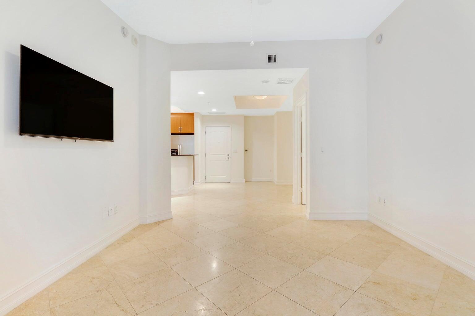 701 S Olive Avenue 712