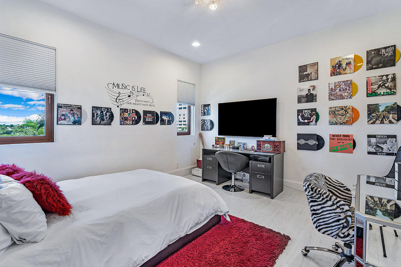 VILLAS AT HIGHLAND BEACH CONDO - Residential