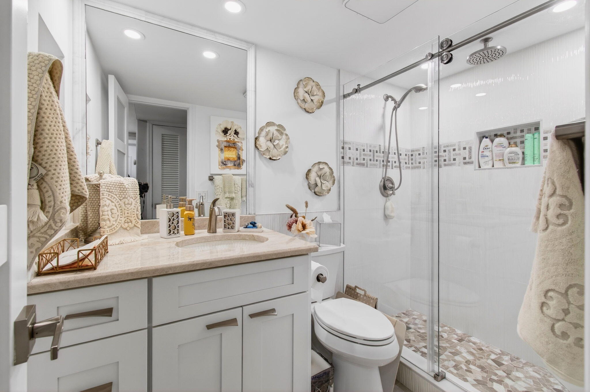 TROPIC BAY CONDOS & MARINA. - Residential