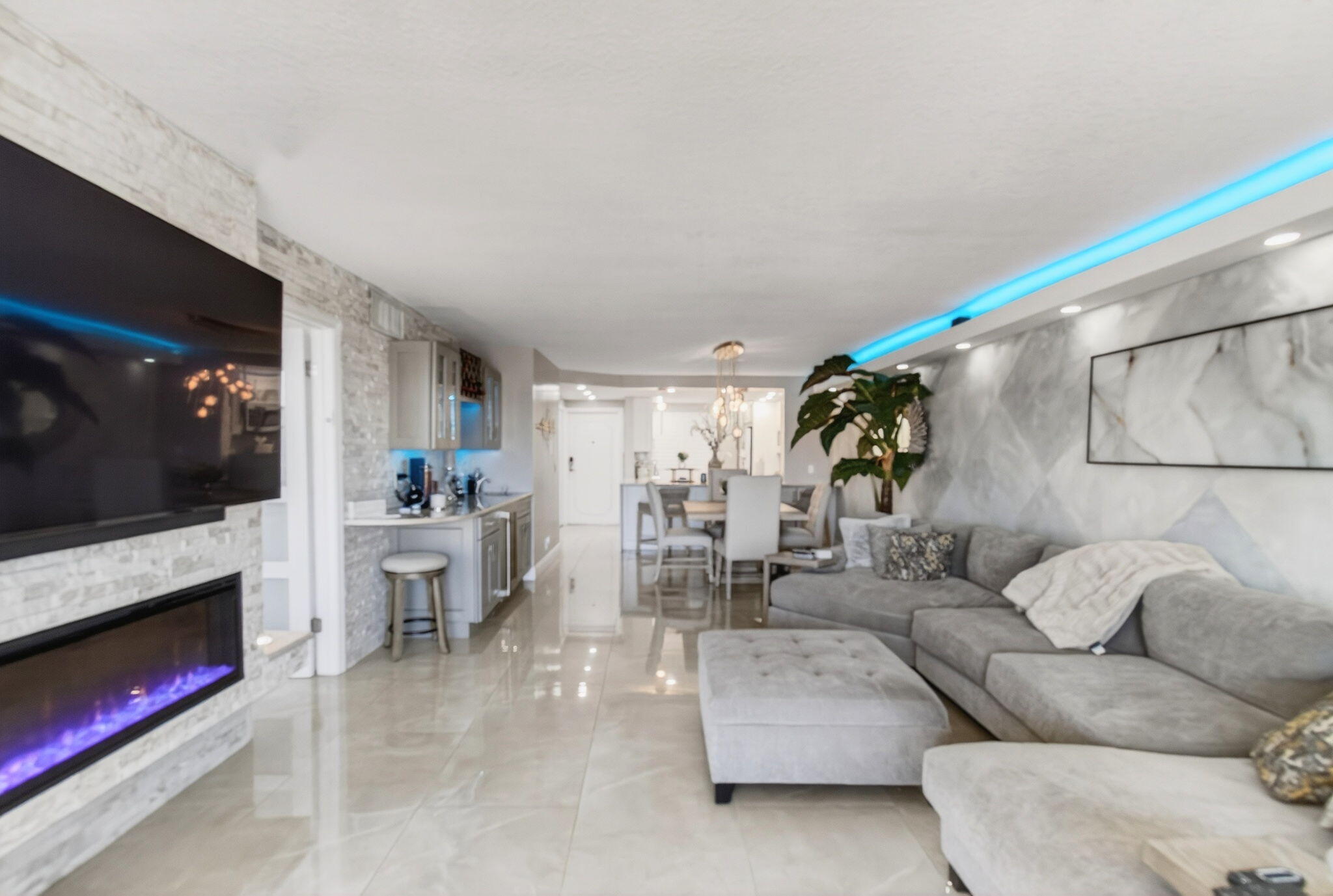 TROPIC BAY CONDOS & MARINA. - Residential