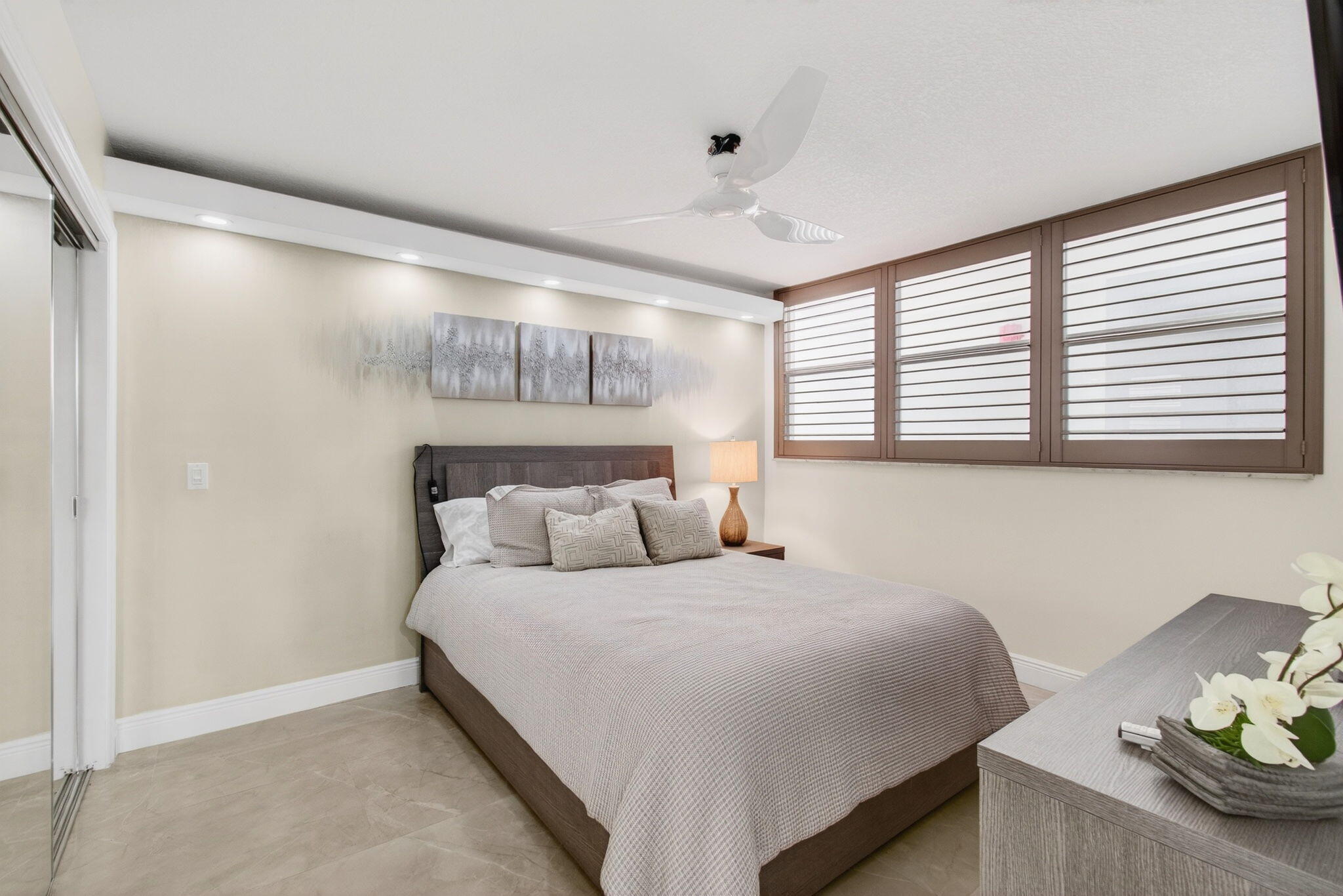 TROPIC BAY CONDOS & MARINA. - Residential