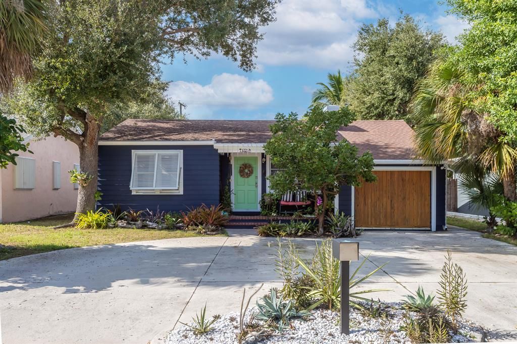 Photo of 1225 S Palmway, Lake Worth Beach, FL 33460 (MLS # R10765013)