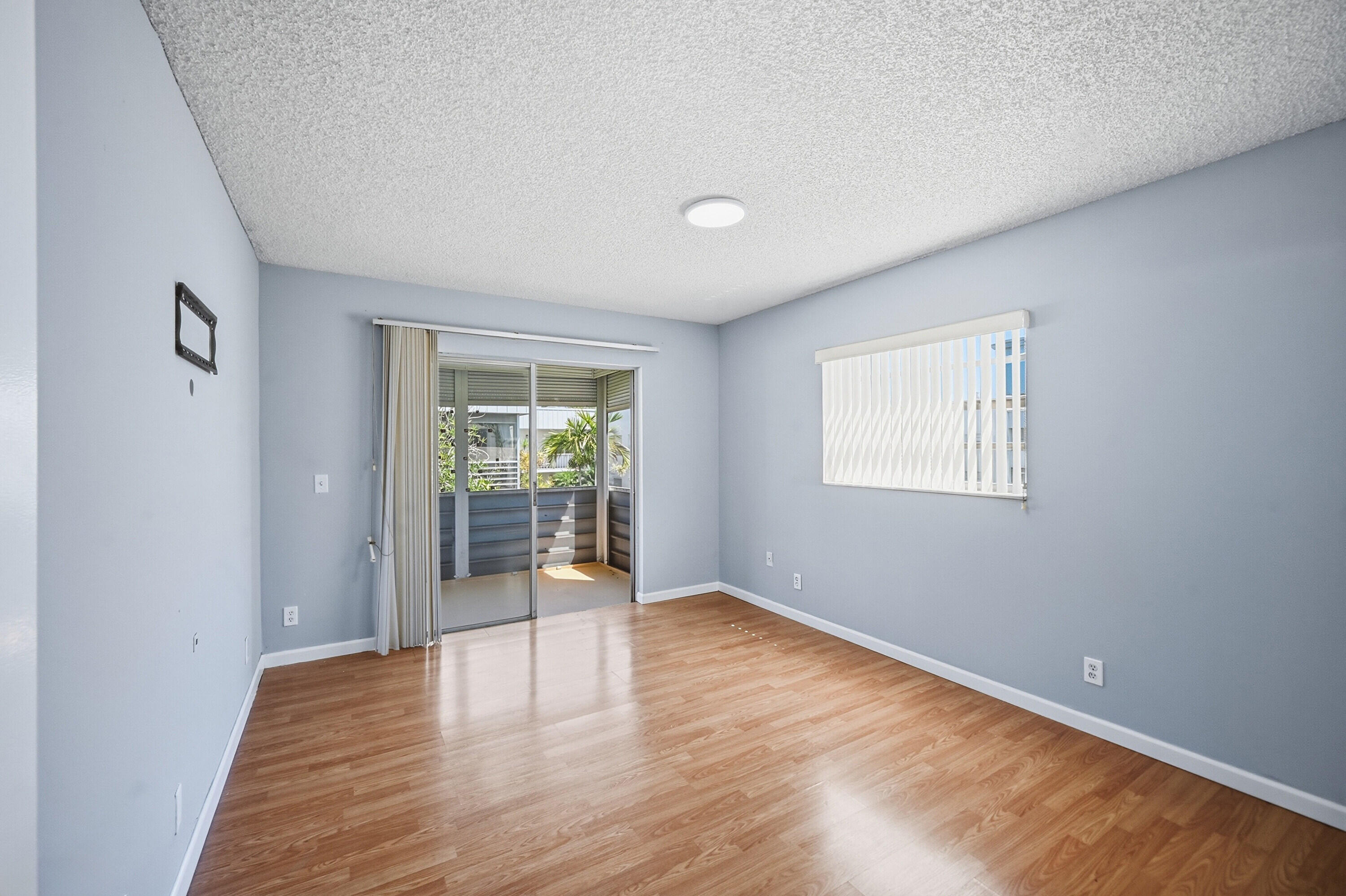 KINGS POINT BURGUNDY CONDOS - Residential