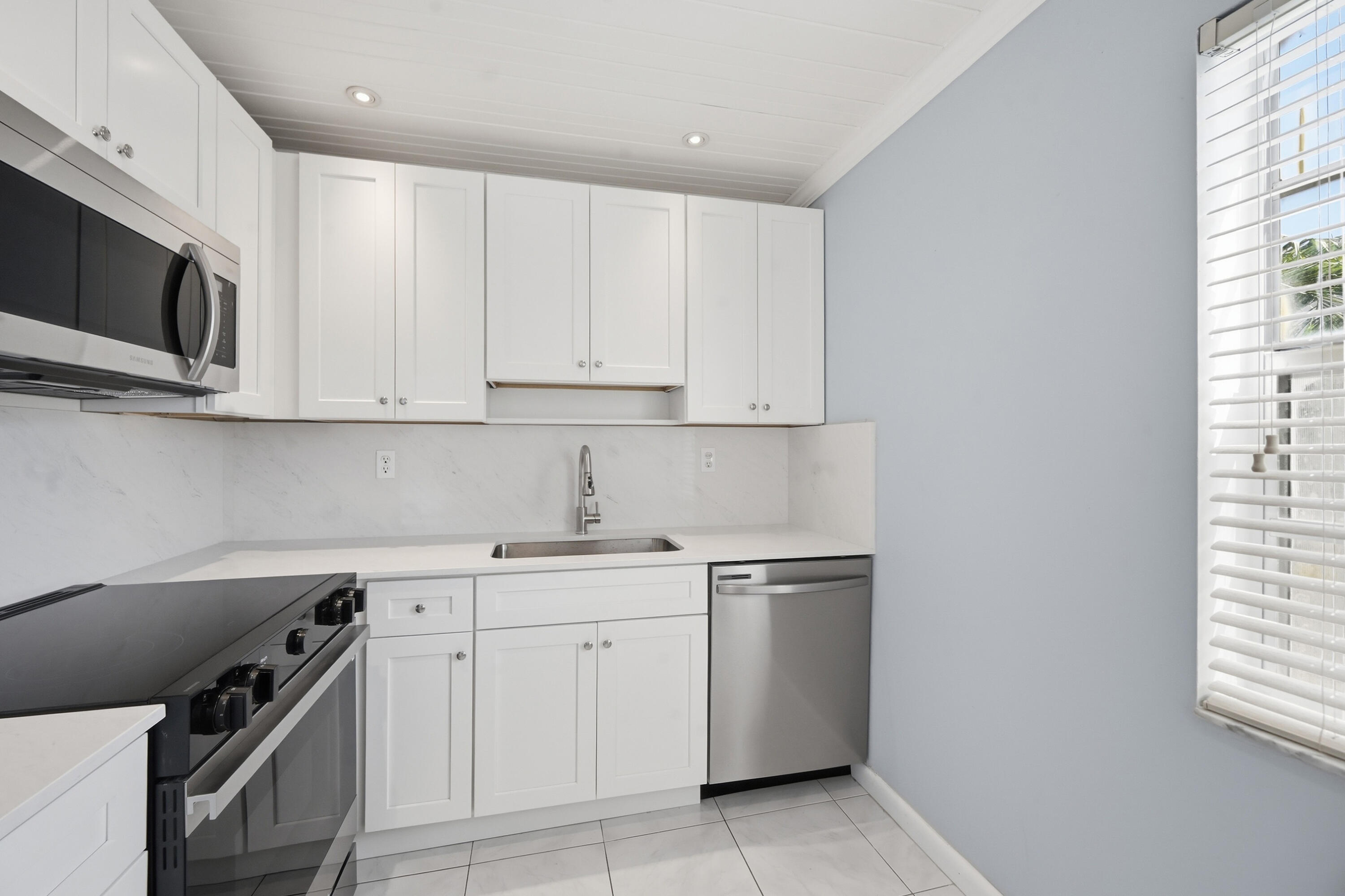 KINGS POINT BURGUNDY CONDOS - Residential