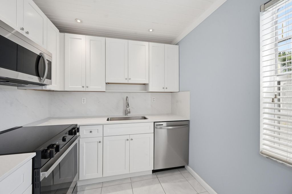 Photo of 422 Burgundy I, Delray Beach, FL 33484 (MLS # B26007712)