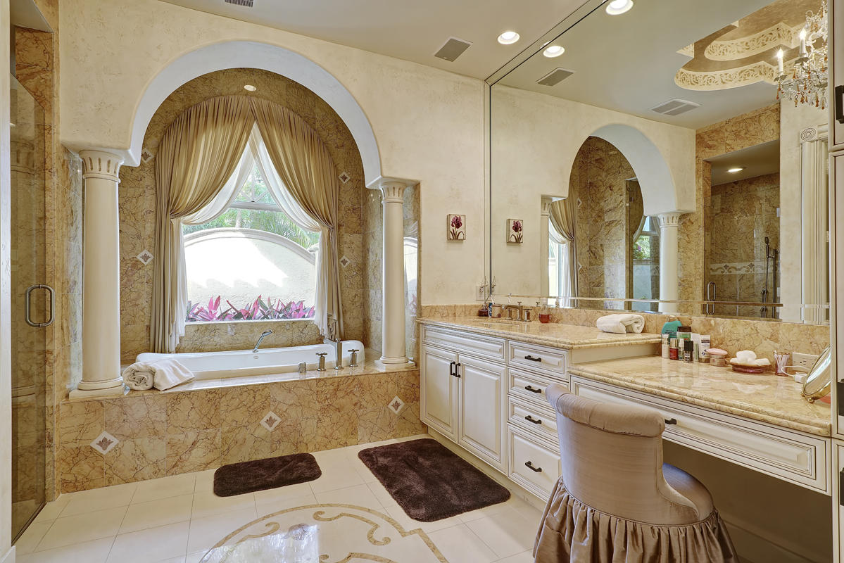 ROYAL PALM YACHT & COUNTR - Residential