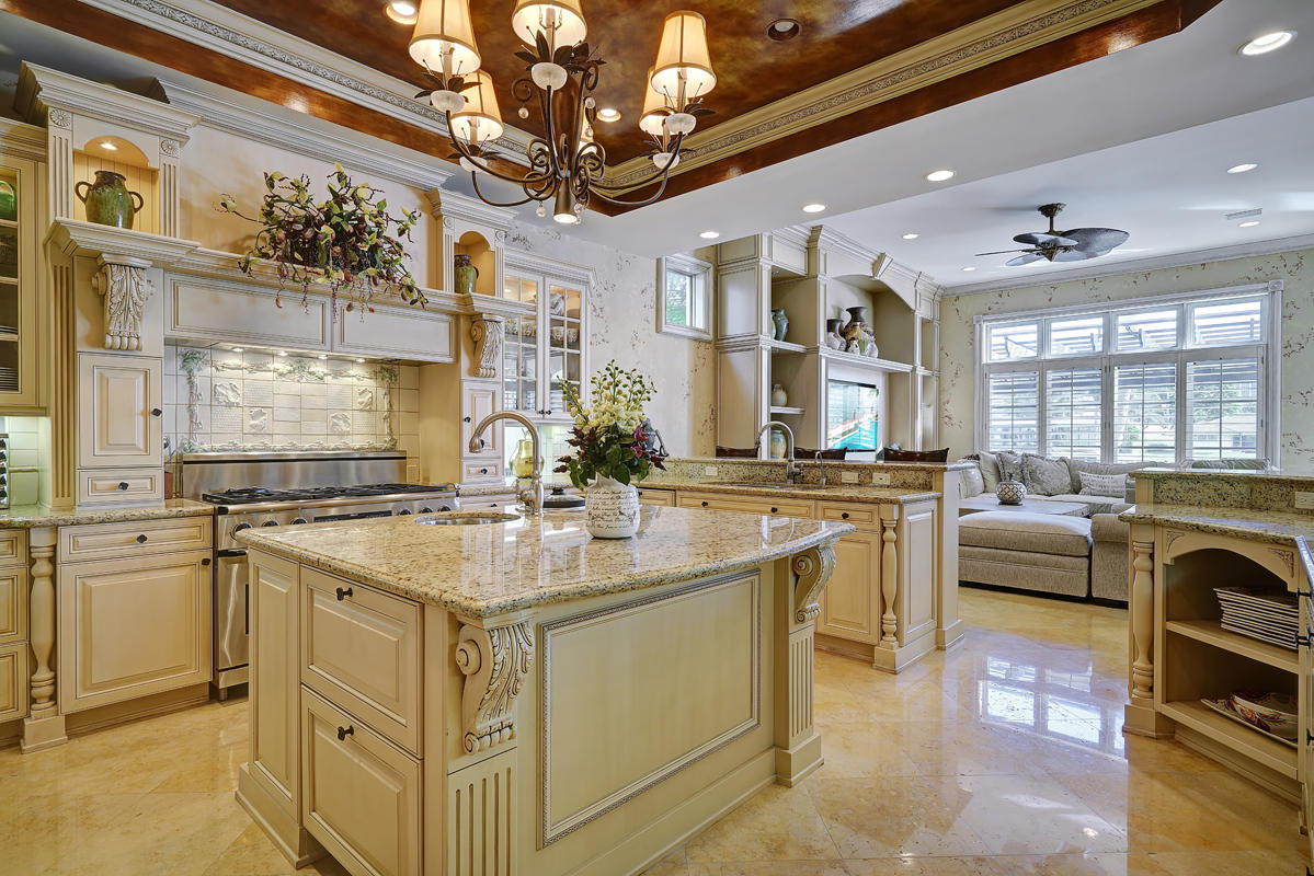 ROYAL PALM YACHT & COUNTR - Residential