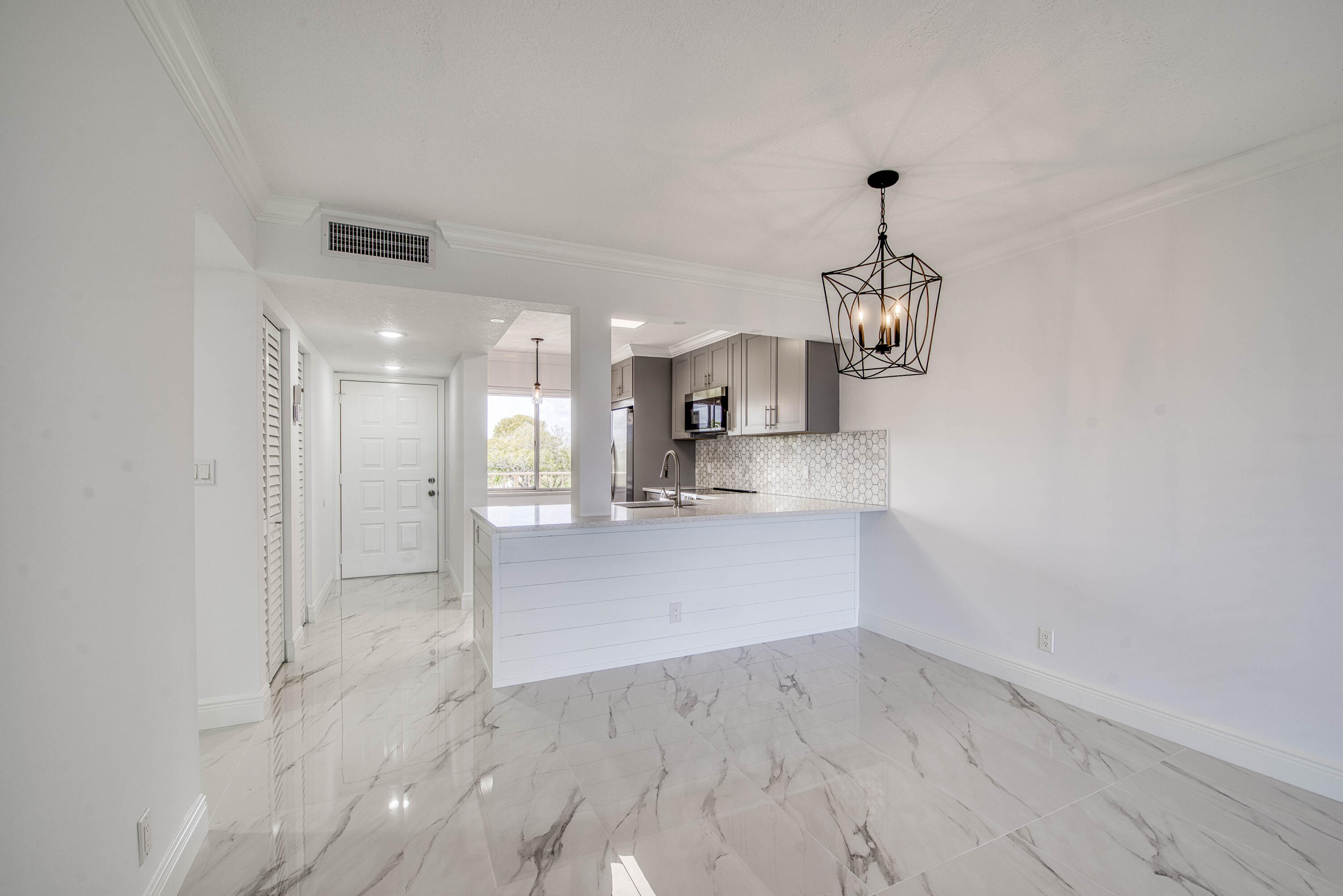 6795 Huntington Lane 406