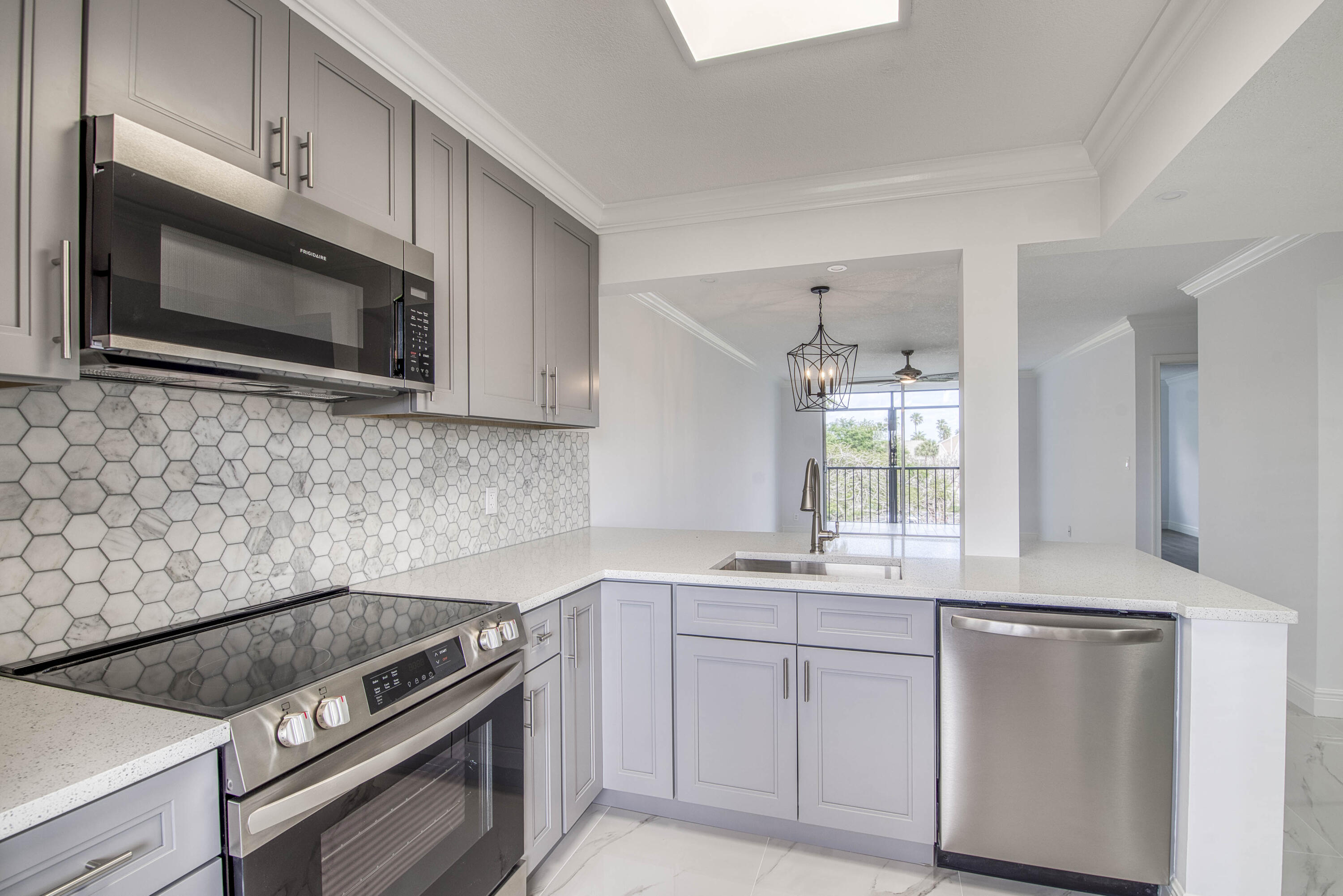 6795 Huntington Lane 406