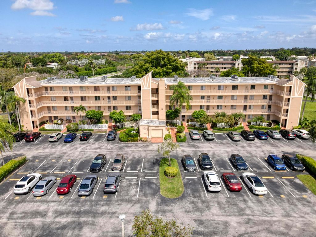 Photo of 6795 Huntington Lane #406, Delray Beach, FL 33446 (MLS # B26034364)